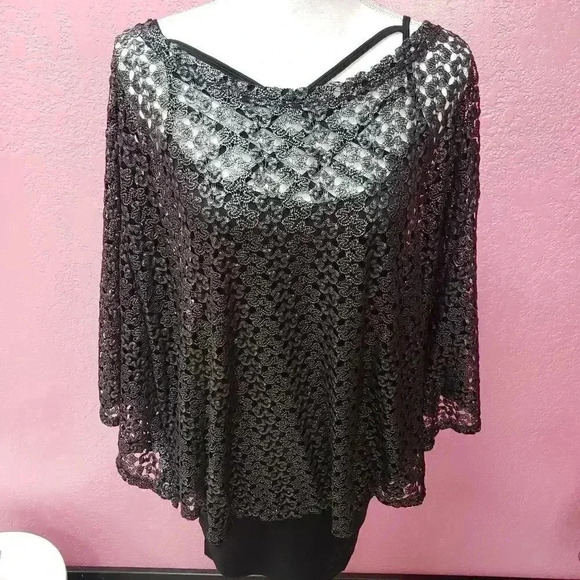 Quintessential Plus Size Cape - Picture 1 of 7